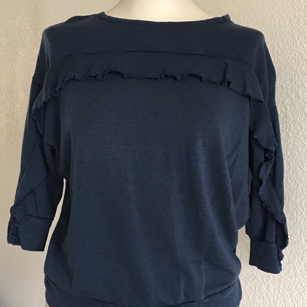 Quarter sleeve pullover
